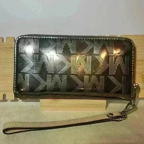 Michael Kors Wallet/Wristlet - Picture 4 of 9